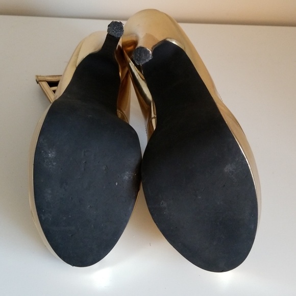 SOLD Gorgeous gold heels with with cage detail - Picture 7 of 8